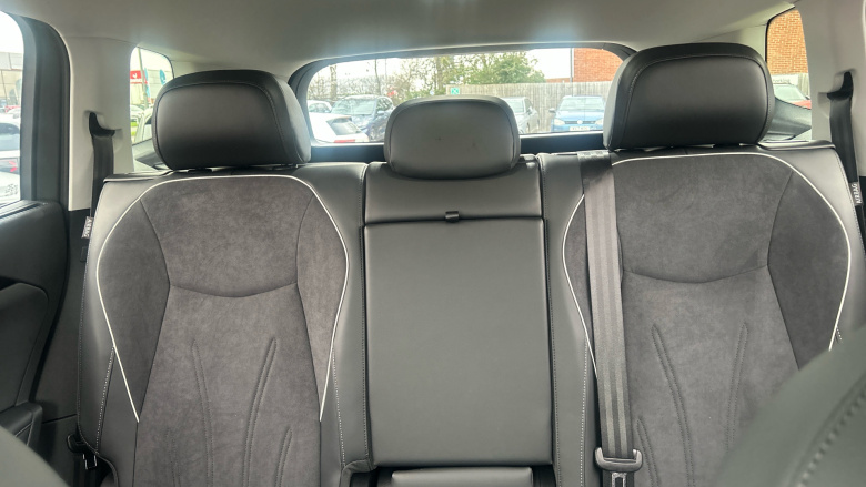 Volkswagen Tayron 2.0 TDI Elegance 5dr DSG7 [7 Seat] Diesel Estate